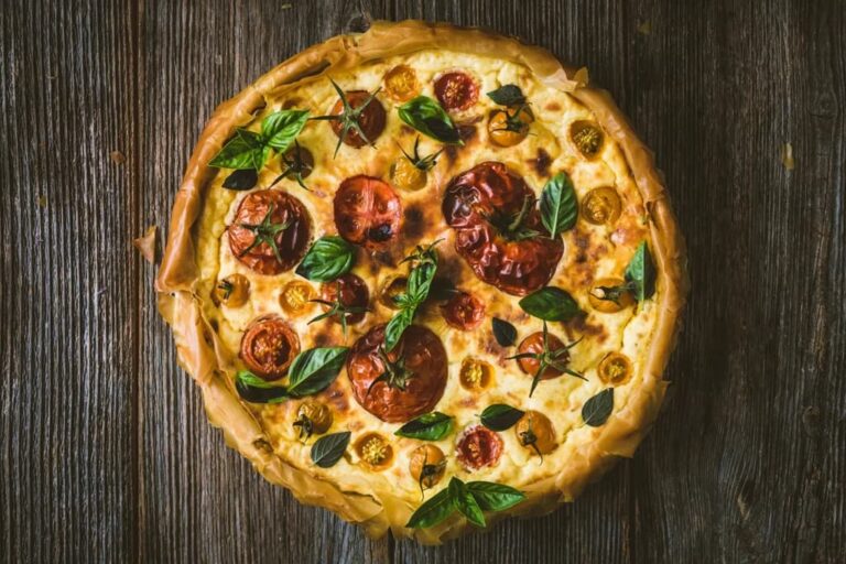 Filotaikinapiirakka salamilla ja mozzarellalla resepti