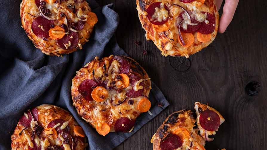 Kotivaralta löydät salamit pizzan päälle makusi mukaan.