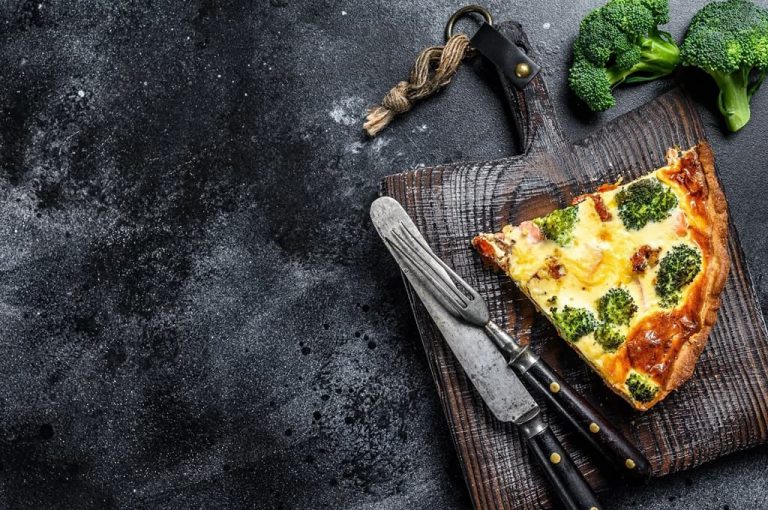 Meetvursti-feta-parsakaalipiirakka