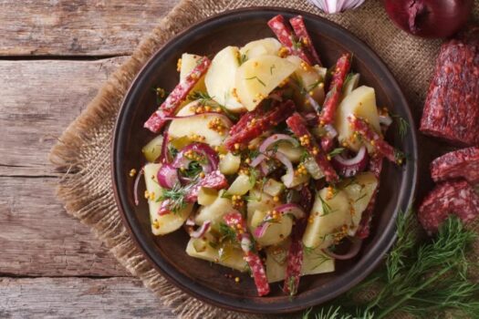 Perunasalaatti salamilla resepti