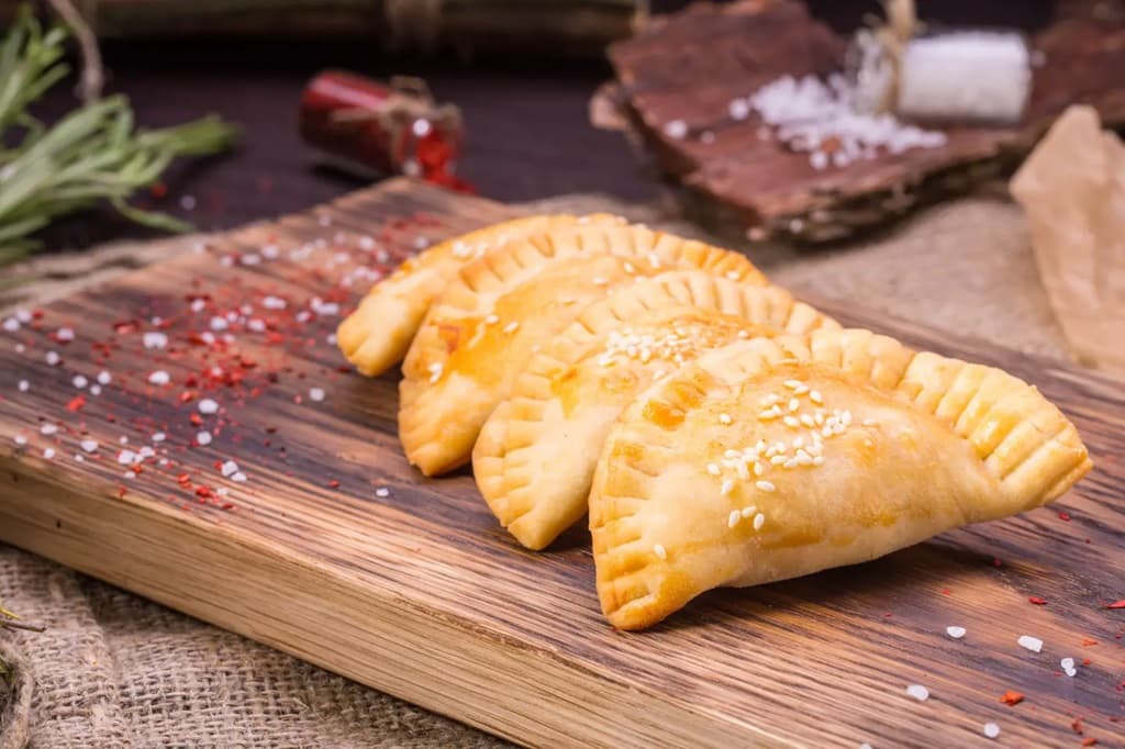 Salamipasteija resepti